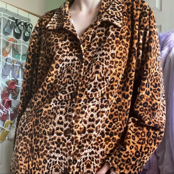 ✨SOLD✨ leopard long soft blouse - Picture 4 of 11